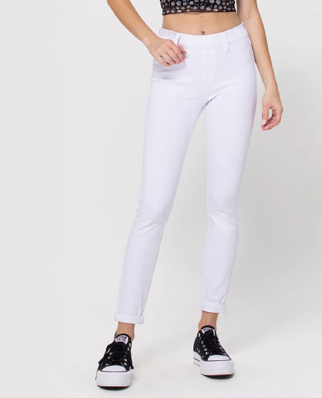 Cello Mid Rise Pull On Crop Skinny Jean Trendy Flared Leg Jeans