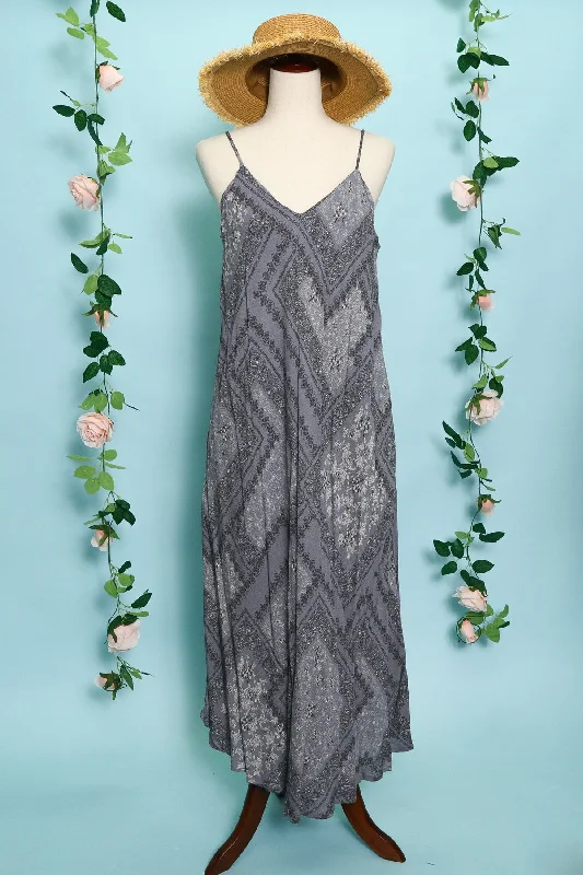 Plus Paisley Pocketed Maxi Dress (2-1-2) Cozy Spaghetti Strap Maxi Dress