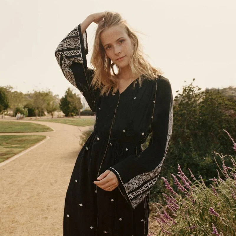 BerriesJam - Stylish O-Neck Long Sleeve Maxi Dress Comfortable Fit-and-Flare Maxi Dress BerriesJam - Stylish O-Neck Long Sleeve Maxi Dress Comfortable Fit-and-Flare Maxi Dress
